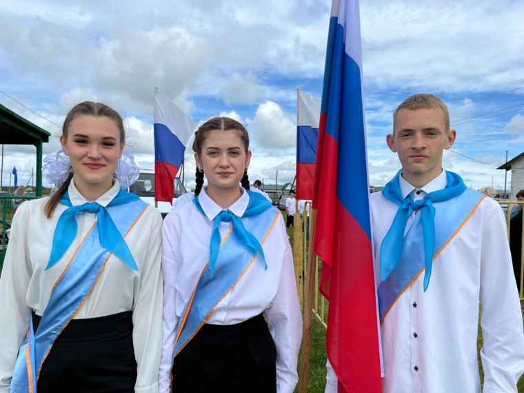 12 июня День России.